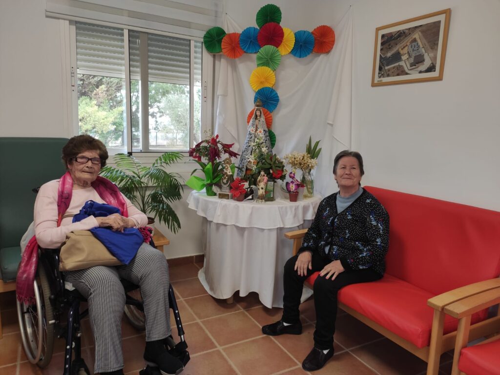 Mes de María en la Residencia Escoriza