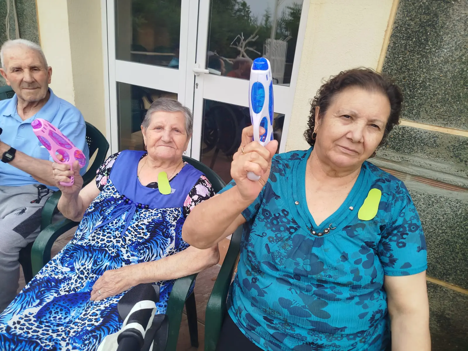 Juego con pistolas de agua residencia