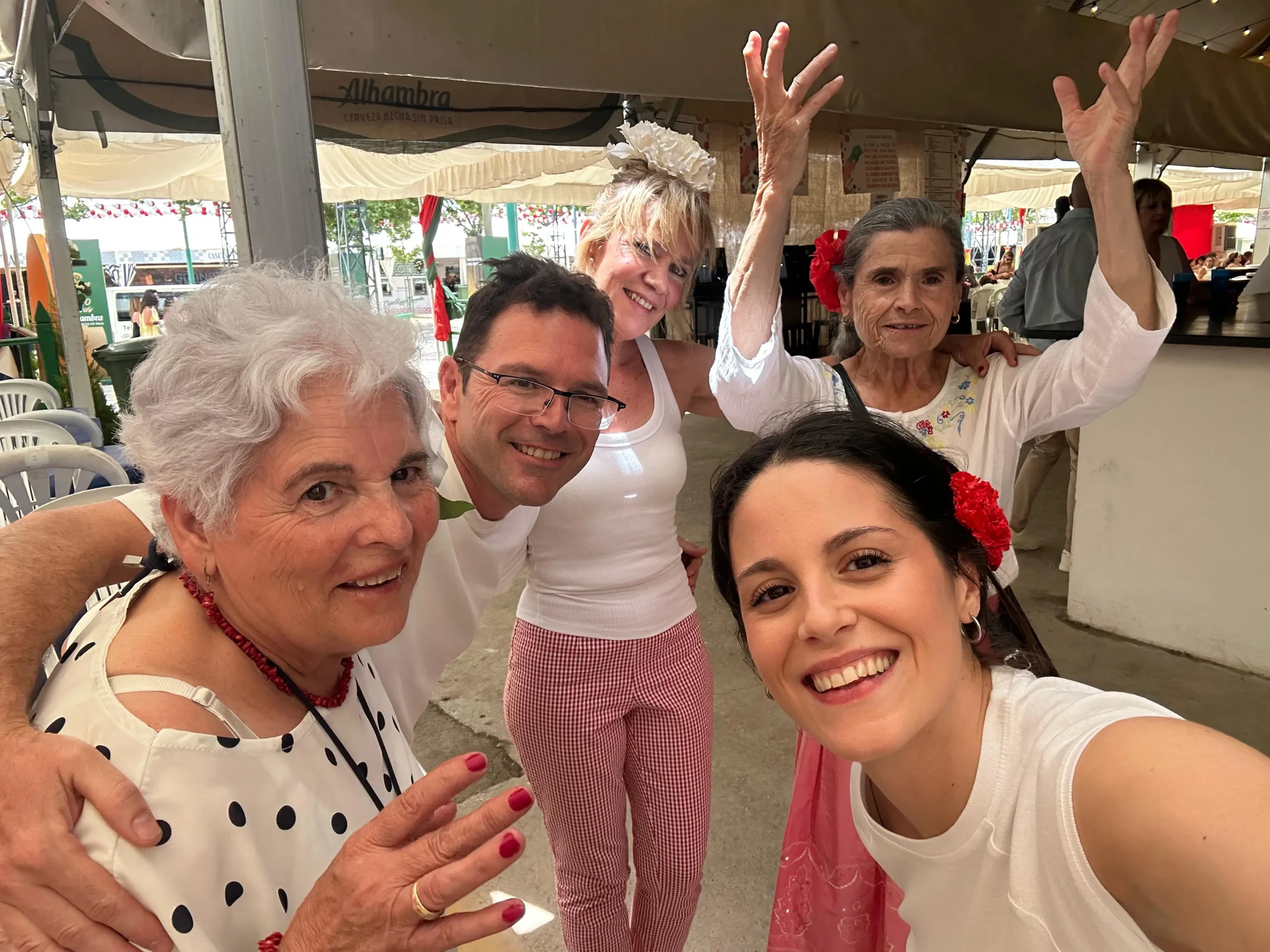 residentes sonriendo en la salida al corpus